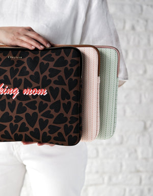 Laptop Kılıfı, Black & Brown Hearts - Working Mom - Chapters
