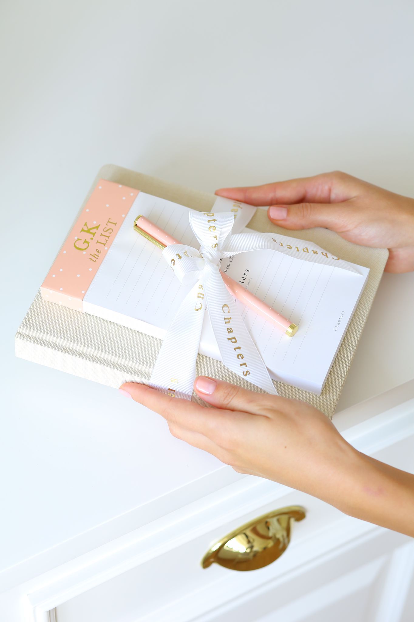 Magnetic Notepad, Coral with Dots - Chapters