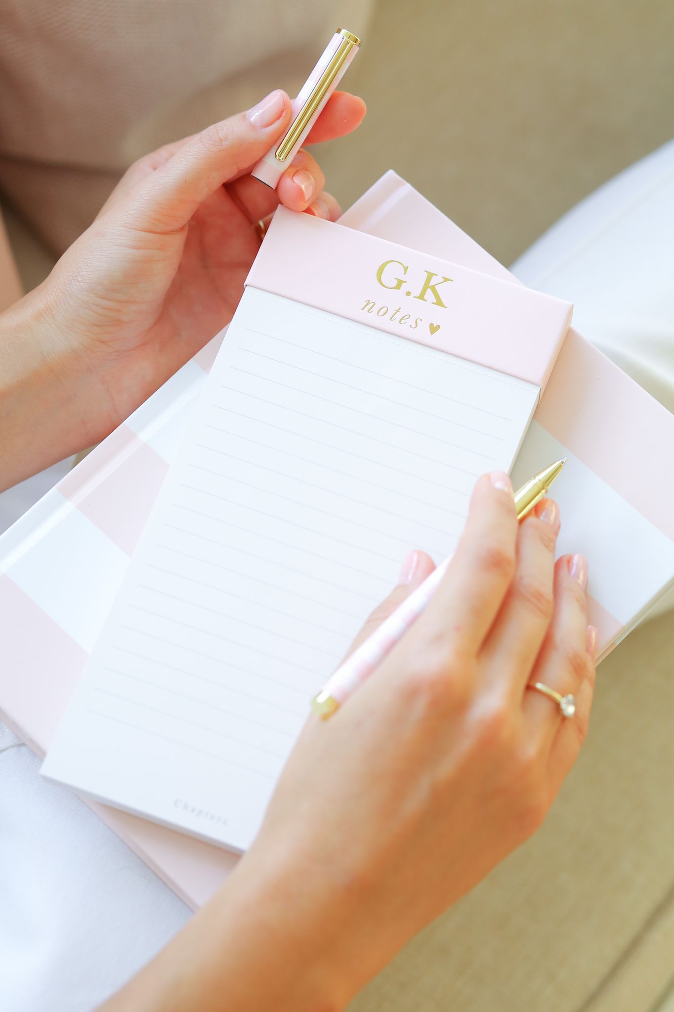 Magnetic Notepad, Pink - Chapters