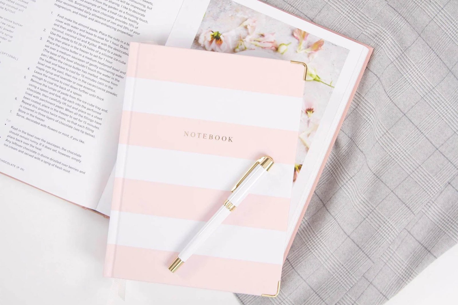 Notebook - Pink & White - Chapters